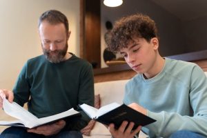 How to Mentor Others Through Discipleship